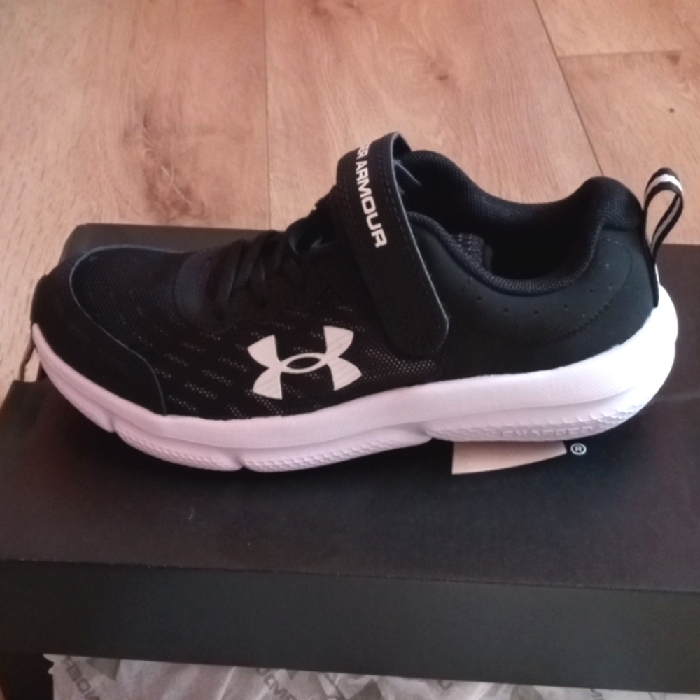 Under Armor Youth 2 Sneakers Boys Black White